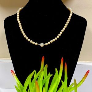 Vintage Classic Elegant Pearl Necklace with Beautiful Pearl Closure